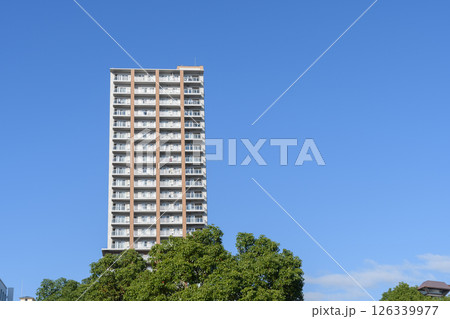 青空に映えるマンション 青空に映えるマンション 126339977