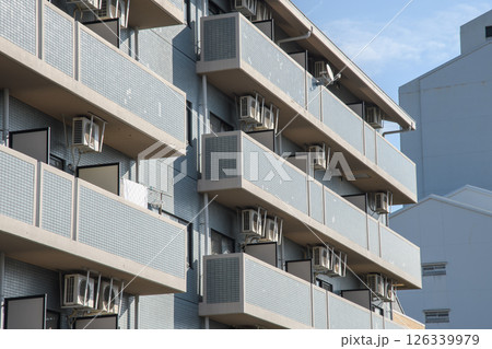 集合住宅のあるベランダ 集合住宅のあるベランダ 126339979