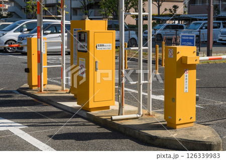 駐車場出入口 126339983