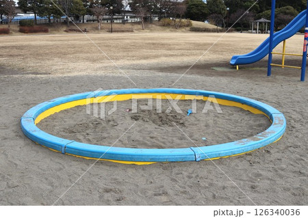 公園の砂場 126340036