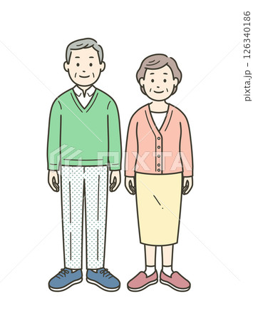 高齢男女の夫婦が並んで立っている全身イラスト 126340186