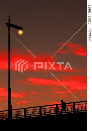 美しい夕焼け 126340668
