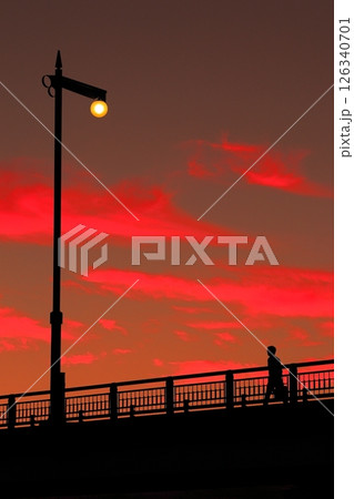 美しい夕焼け 126340701