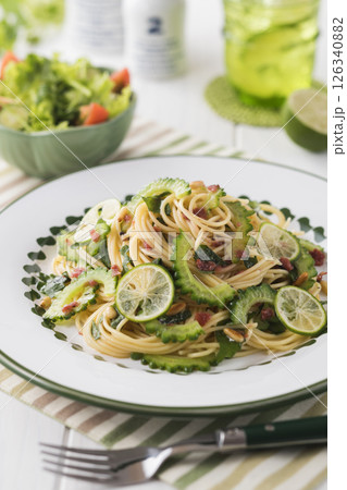 ゴーヤと梅肉のパスタ 126340882