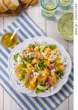 メロンとズッキーニのサラダ 126341368