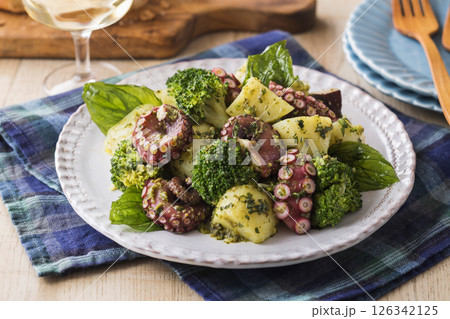 たことブロッコリーのバジルサラダ たことブロッコリーのバジルサラダ 126342125
