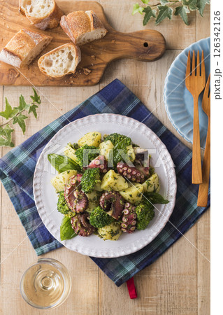 たことブロッコリーのバジルサラダ 126342126