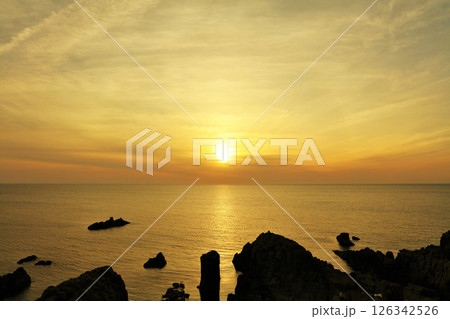 福井県　東尋坊の夕暮れ 126342526