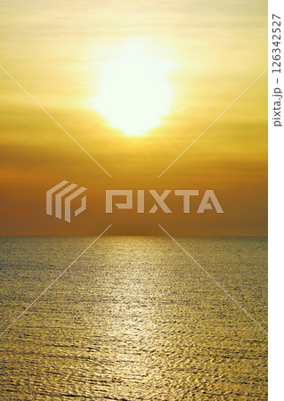 福井県　東尋坊の夕暮れ 126342527