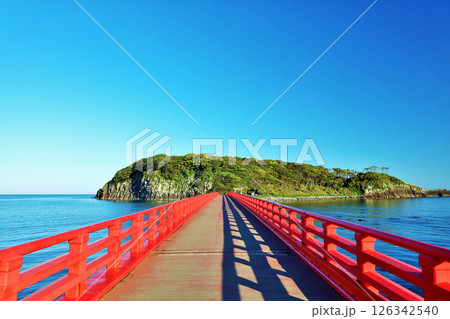 福井県　青空と海の雄島 126342540