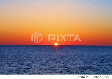 福井県　東尋坊の夕暮れ 126342546