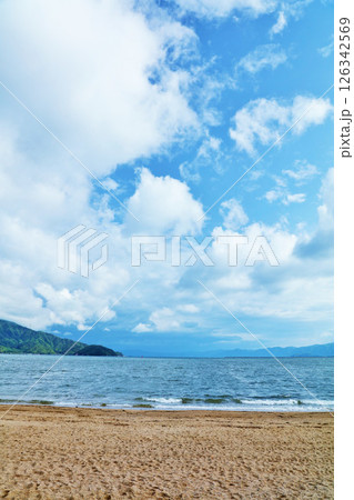 福井県 気比の松原からの青空と海 福井県 気比の松原からの青空と海 126342569