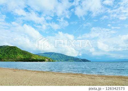 福井県 気比の松原からの青空と海 福井県 気比の松原からの青空と海 126342573