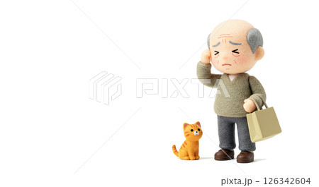 頭痛で悩む高齢者のイラストフィギュア 頭痛で悩む高齢者のイラストフィギュア 126342604