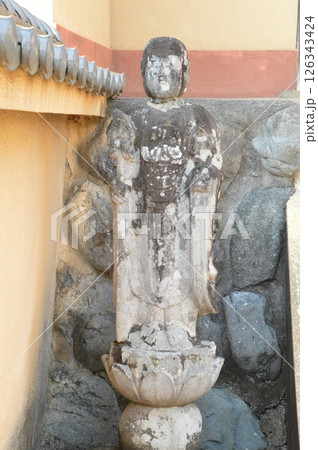 石仏（塩船寺 山門脇／東京都青梅市塩船120） 126343424