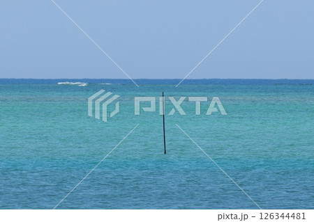 南国の青い海と空 126344481