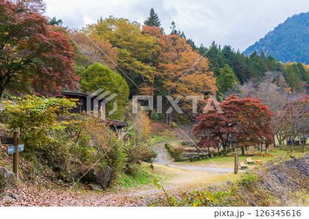 秋の長野県上松町 紅葉の寝覚の床美術公園 秋の長野県上松町 紅葉の寝覚の床美術公園 126345616