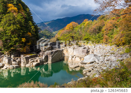 秋の長野県上松町 紅葉の寝覚の床 秋の長野県上松町 紅葉の寝覚の床 126345683