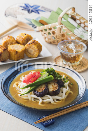 夏野菜の冷やしカレーうどん 126345814