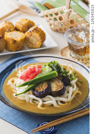 夏野菜の冷やしカレーうどん 夏野菜の冷やしカレーうどん 126345815