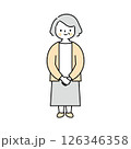 手を組む中高年女性全身のシンプルイラスト 126346358