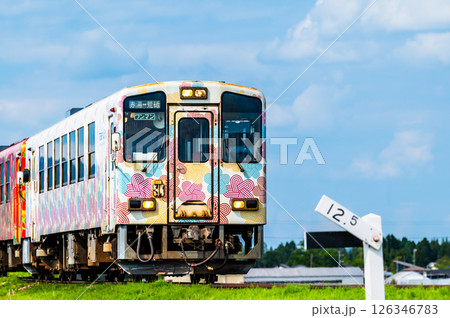 山形鉄道フラワー長井線 新緑の野を駆け抜ける列車(白兎-羽前成田) 山形鉄道フラワー長井線 新緑の野を駆け抜ける列車(白兎-羽前成田) 126346783