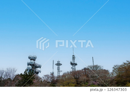 本宮山山頂にある電波塔群(豊橋中継局) 本宮山山頂にある電波塔群(豊橋中継局) 126347303