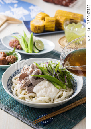 豚しゃぶと山芋の冷やしうどん 126347530