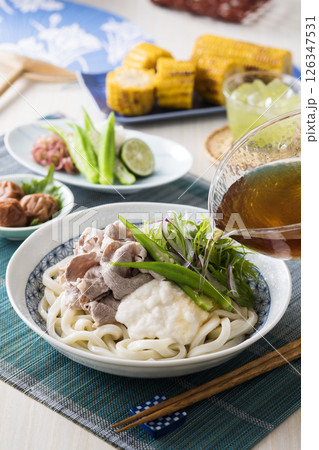 豚しゃぶと山芋の冷やしうどん 126347531