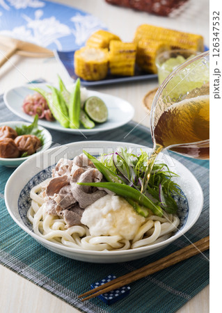 豚しゃぶと山芋の冷やしうどん 126347532