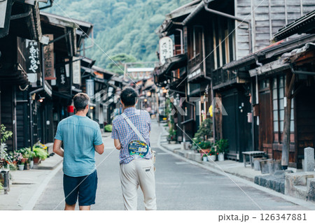＜長野県＞奈良井宿の古い町並み 126347881
