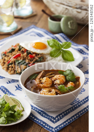 トムヤムクンとガパオライス 126348562