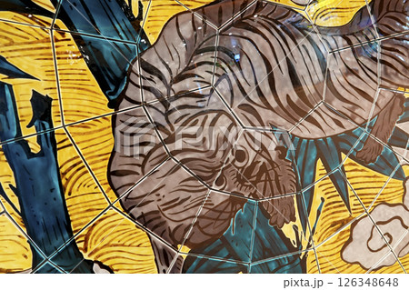 JR加賀温泉駅構内にある加賀伝統工芸の展示物 126348648