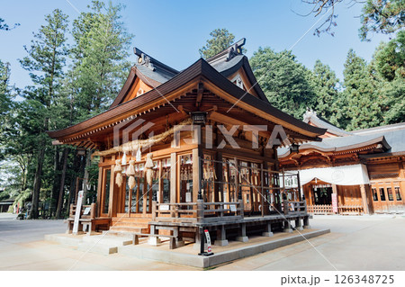 ＜安曇野＞穗髙神社　本宮　神楽殿 126348725