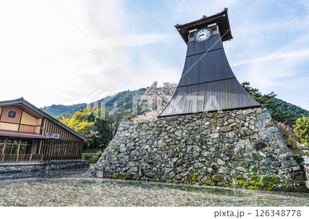 兵庫県豊岡市出石町　地域のシンボル辰鼓楼 126348778
