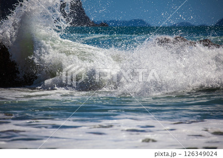 波 振る ウェイブ 126349024