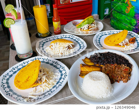 コロンビア料理　アレパ 126349046