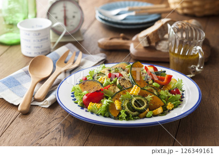夏野菜のグリルサラダ 夏野菜のグリルサラダ 126349161