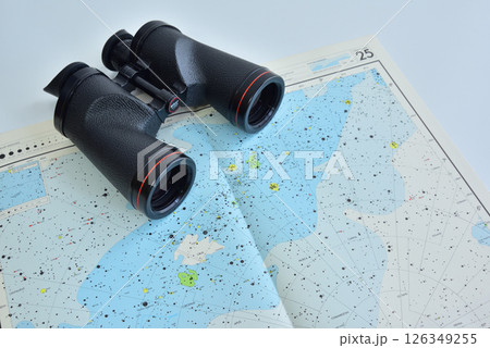 天体観測用双眼鏡 天体観測イメージ 星図 天体観測用双眼鏡 天体観測イメージ 星図 126349255