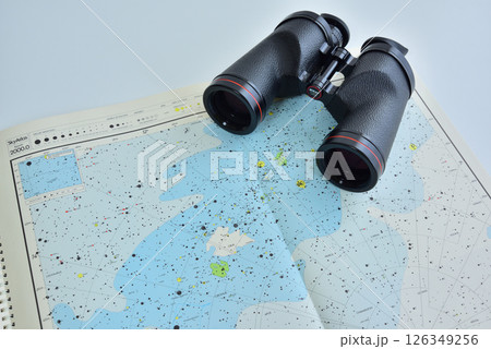 天体観測用双眼鏡 天体観測イメージ 星図 天体観測用双眼鏡 天体観測イメージ 星図 126349256