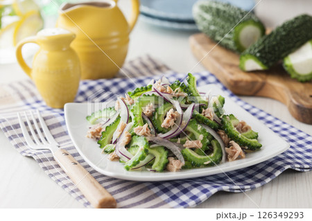 ゴーヤとツナのサラダ 126349293