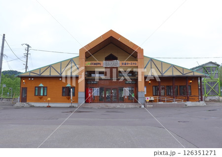 宗谷本線 音威子府駅の駅舎正面（北海道音威子府村） 126351271
