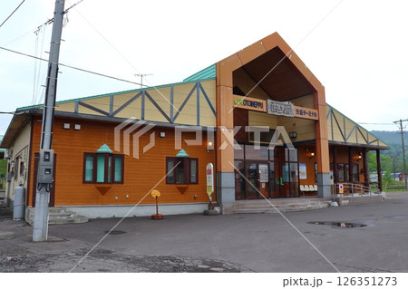 宗谷本線 音威子府駅の駅舎正面（北海道音威子府村） 126351273