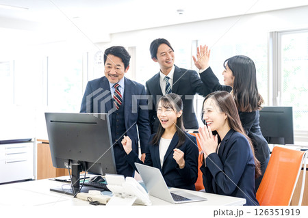 チームワーク 126351919