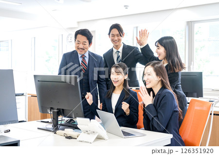 チームワーク 126351920