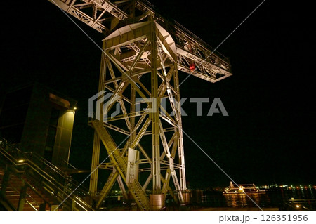 横浜市みなとみらい新港埠頭のハンマーヘッド夜景 126351956