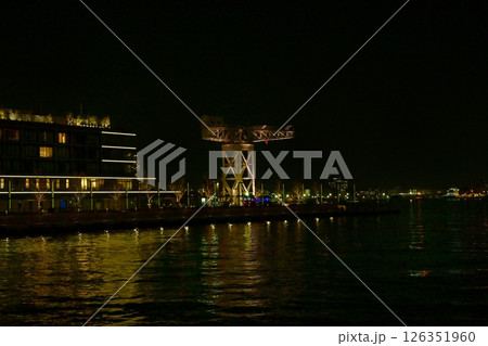 横浜市みなとみらい新港埠頭のハンマーヘッド夜景 横浜市みなとみらい新港埠頭のハンマーヘッド夜景 126351960