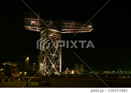 横浜市みなとみらい新港埠頭のハンマーヘッド夜景 126351962