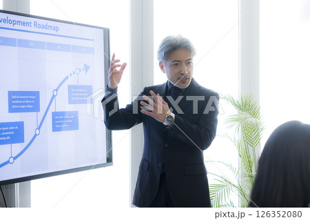 ミドルビジネスパーソン　 126352080