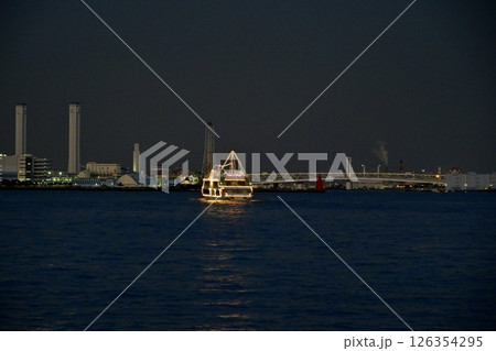 横浜港遊覧船マリンルージュ 126354295